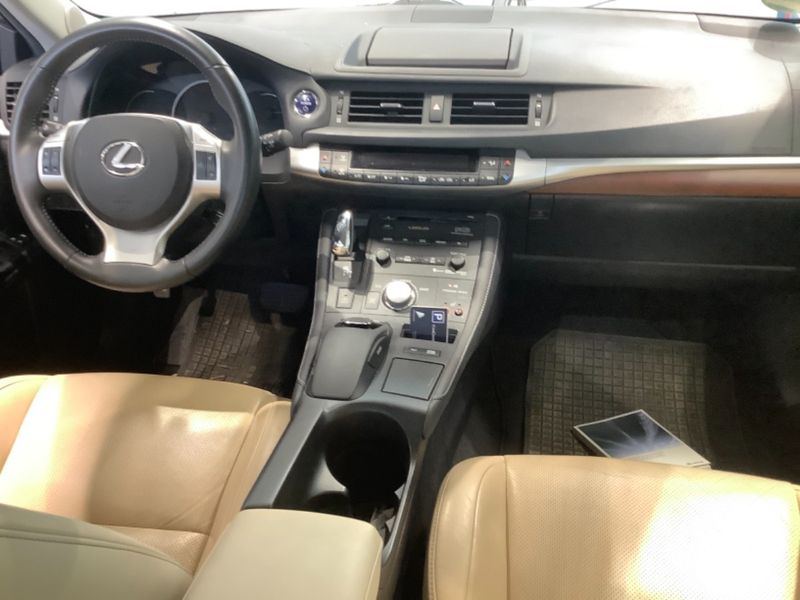 Lexus CT • 2011 • 79,000 km 5
