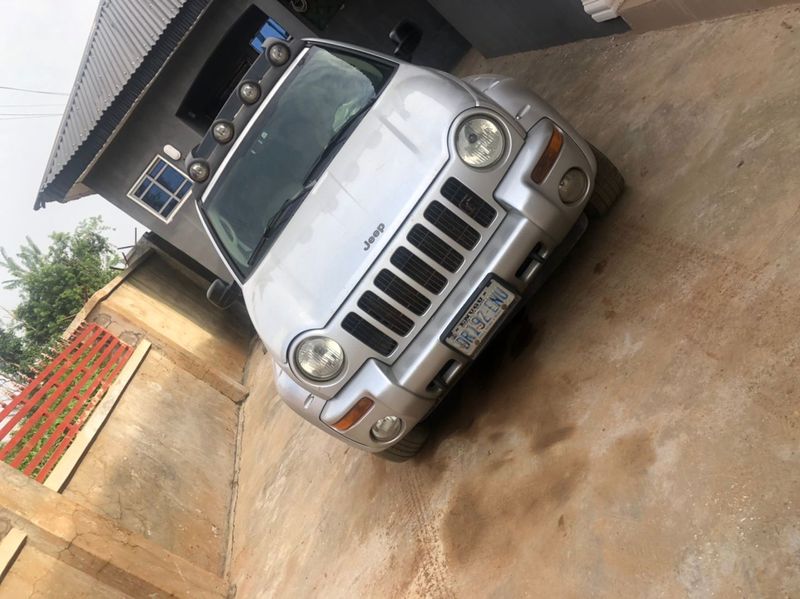 Jeep Liberty • 2004 • 240 km 4