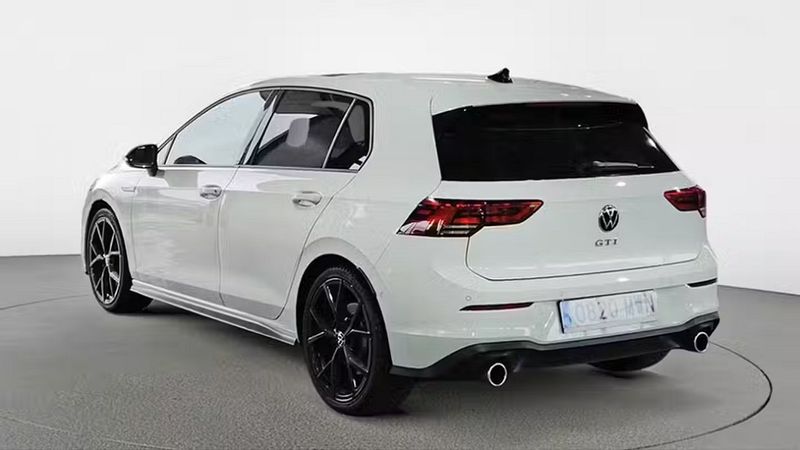 Volkswagen Golf • 2024 • 14,183 km 6
