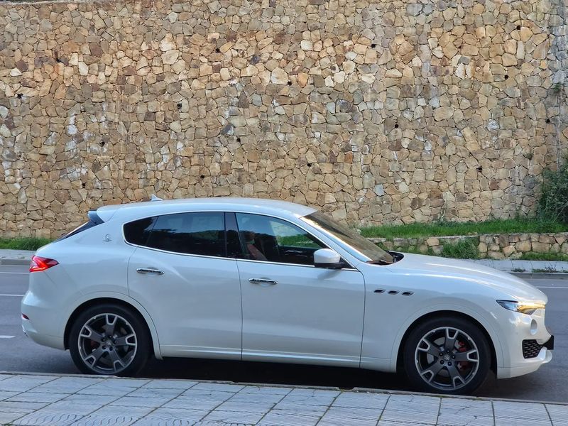 Maserati Levante • 2017 • 19,700 km 3