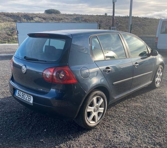 Volkswagen Golf • 2004 • 182,000 km 3