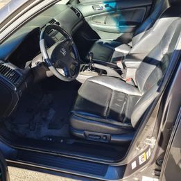 Honda Accord • 2006 • 245,000 km 4