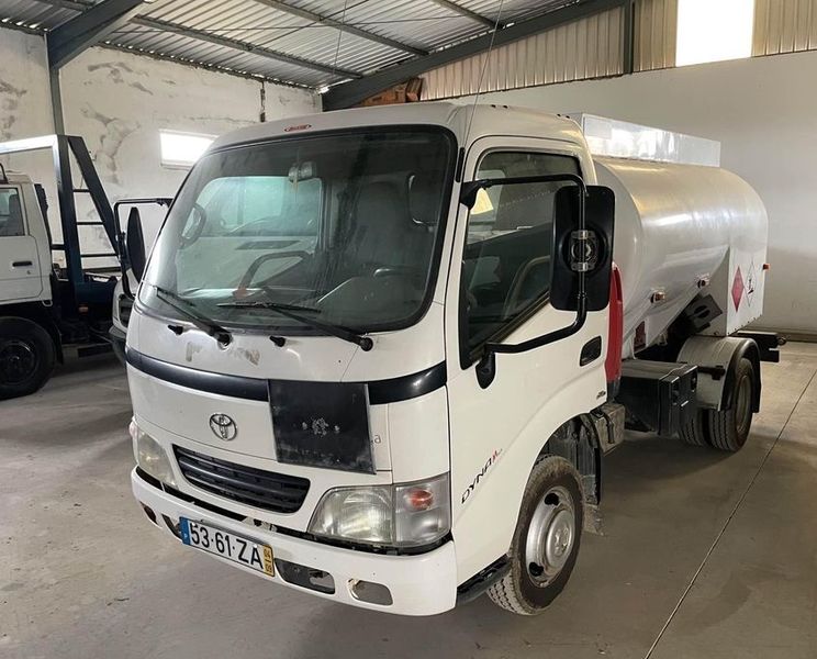 Toyota Dyna • 2004 • 90,000 km 3