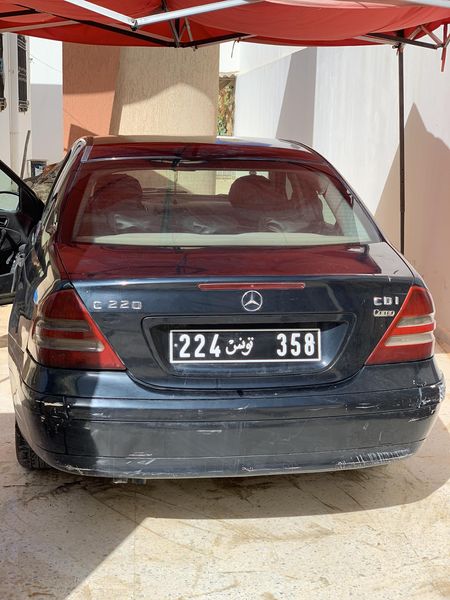 Mercedes-Benz C-Class • 2001 • 145,000 km 3