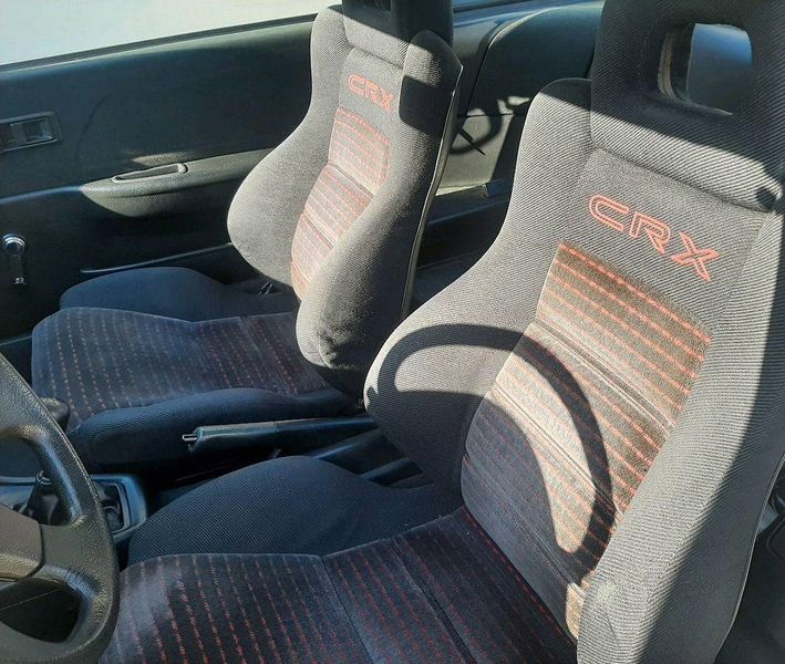 Honda CR-X • 1990 • 80,000 km 2