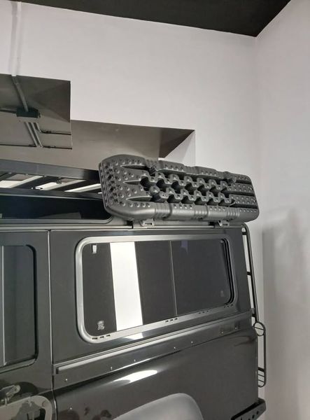 Land Rover Defender • 2015 • 21,000 km 5