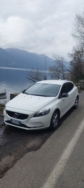Volvo V40 • 2016 • 80,000 km 2