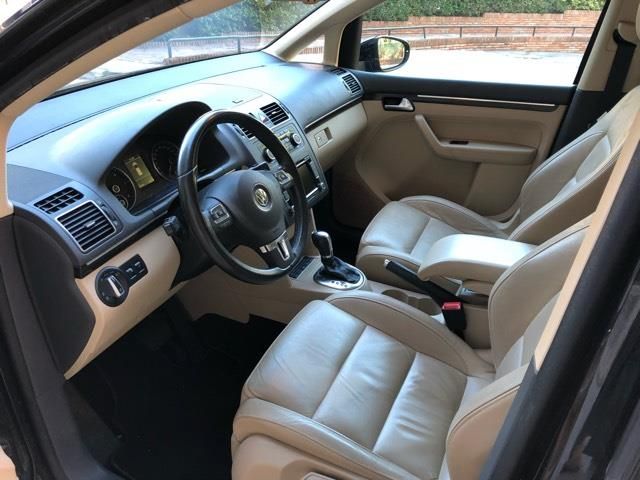 Volkswagen Touran • 2011 • 107,000 km 14