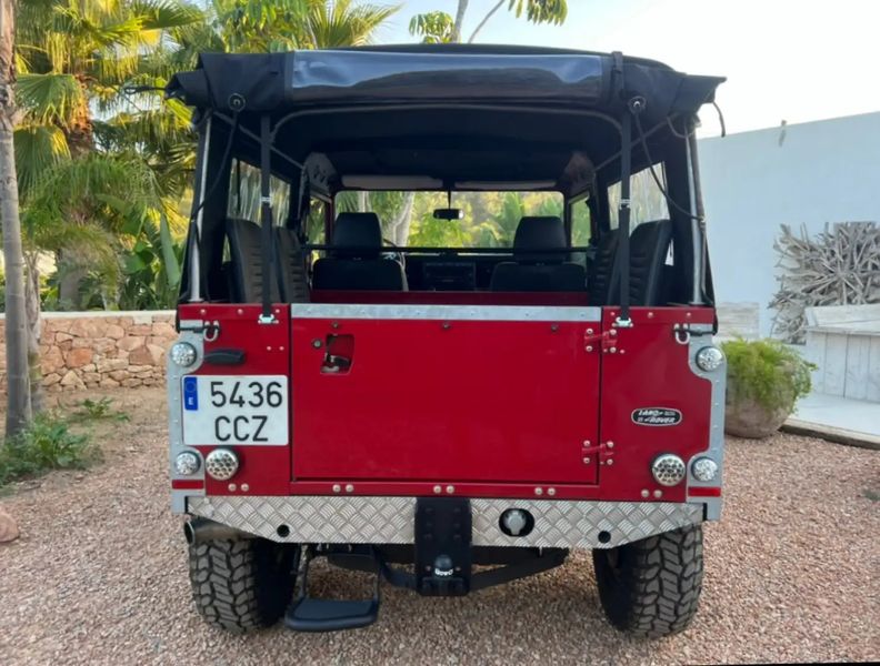 Land Rover Defender • 2002 • 23,000 km 4