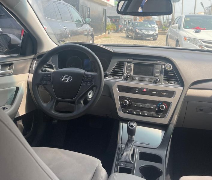 Hyundai Sonata • 2017 • 28 km 3