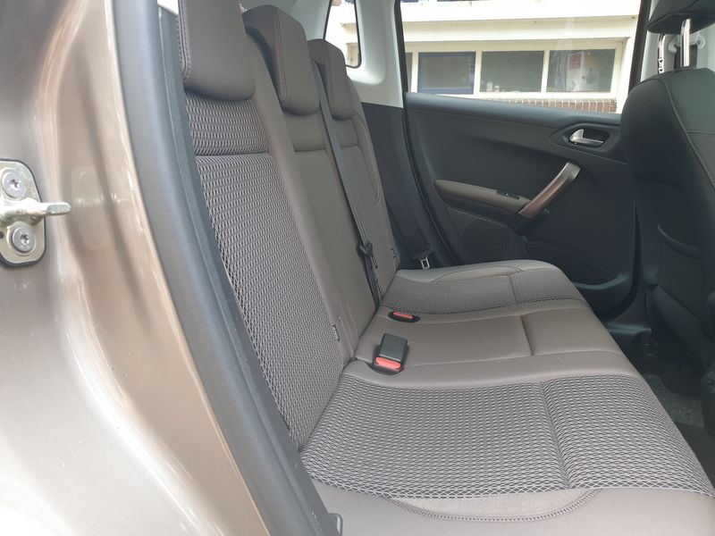 Peugeot 2008 • 2014 • 63,600 km 4