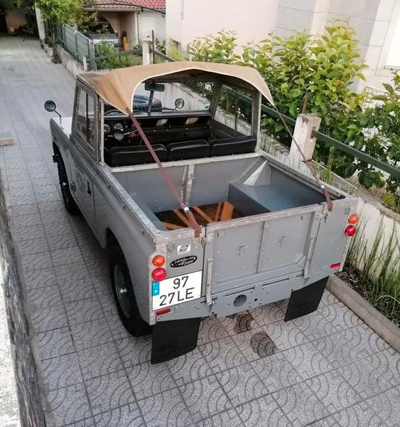 Land Rover LR3 • 1981 • 29,999 km 3