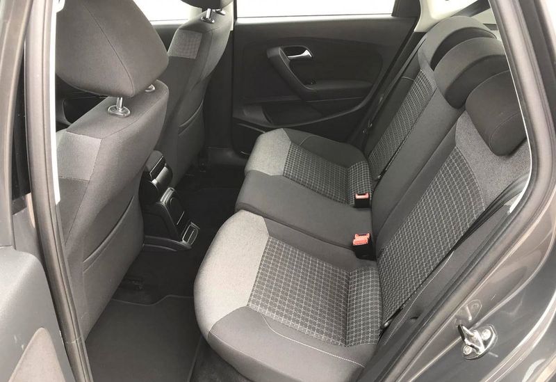 Volkswagen Polo • 2017 • 189,999 km 2