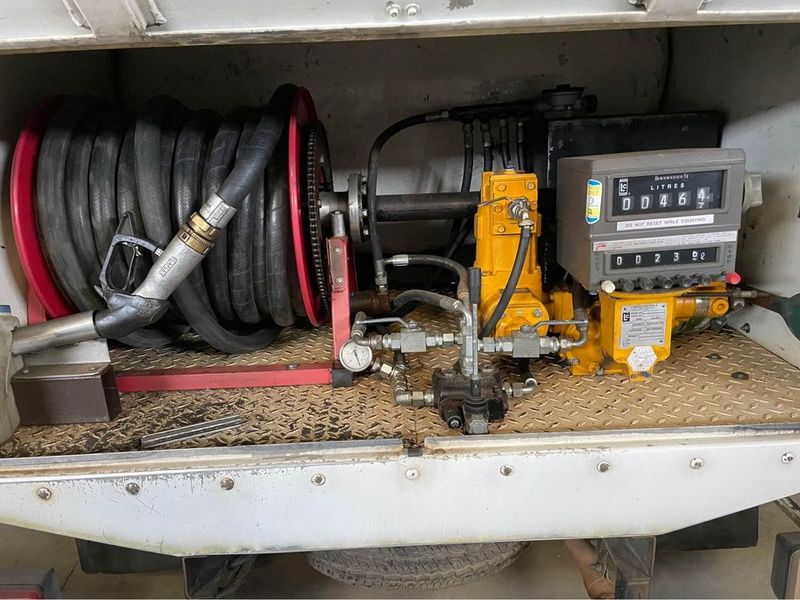 Toyota Dyna • 2004 • 90,000 km 5