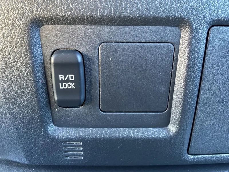 Mitsubishi Montero • 2014 • 180,400 km 13