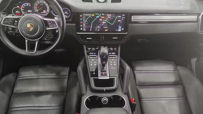 Porsche Cayenne Coupe • 2023 • 75,654 km 10