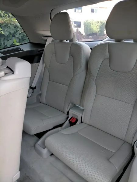 Volvo XC90 • 2018 • 185,000 km 2