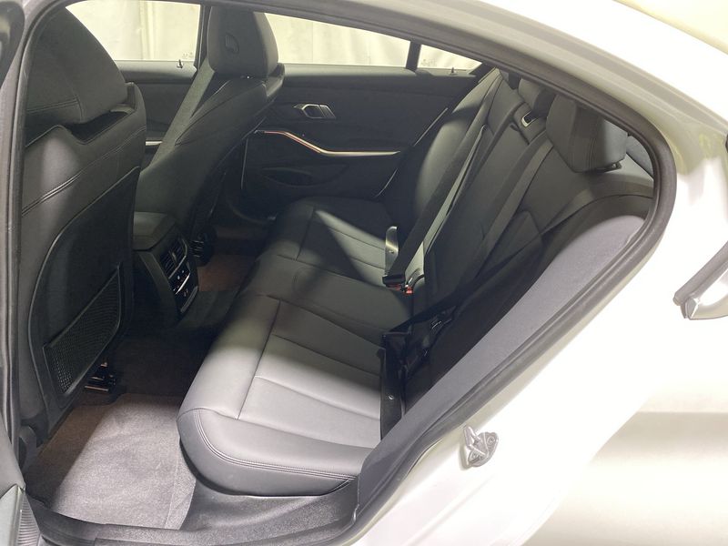 BMW 3 Series • 2021 • 1,227 km 10