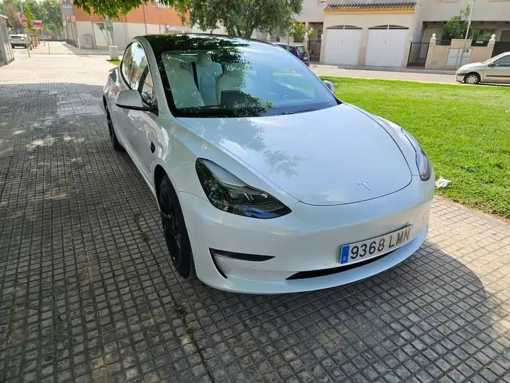 Tesla Model 3 • 2021 • 68,000 km 1
