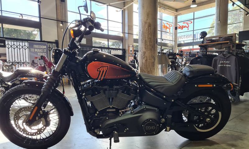 Harley Davidson road king • 2019 • 1,801 km 3