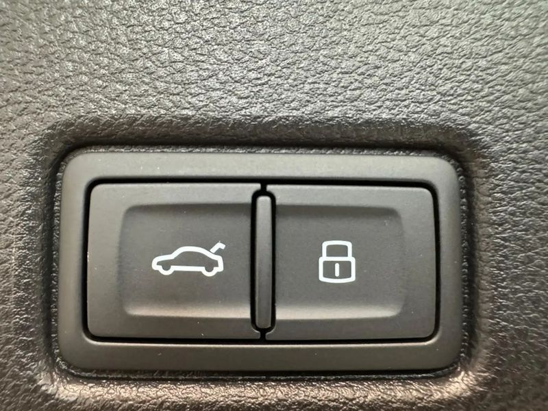 Audi SQ5 • 2023 • 8,000 km 9