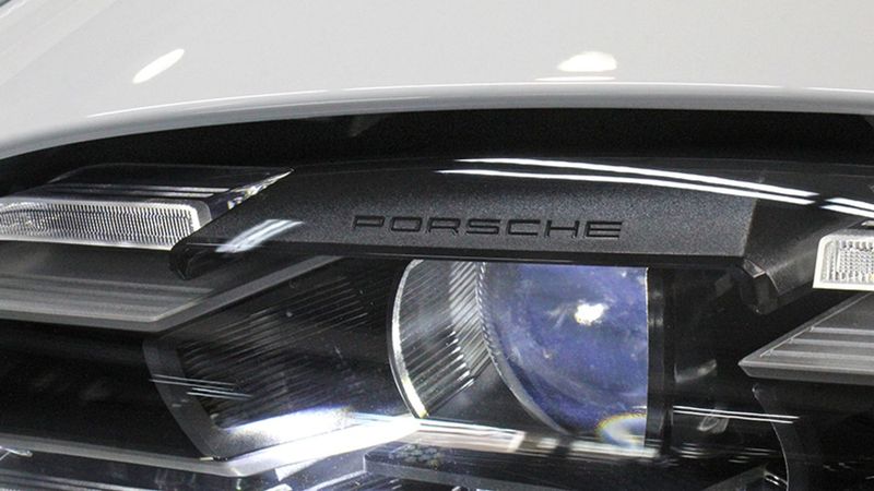 Porsche Taycan • 2021 • 15,200 km 5