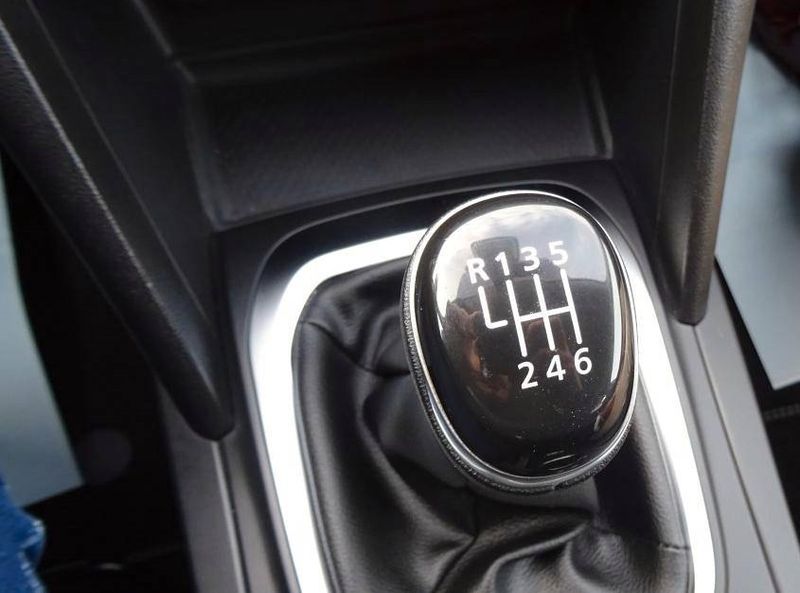 Renault Mégane • 2017 • 69,999 km 4