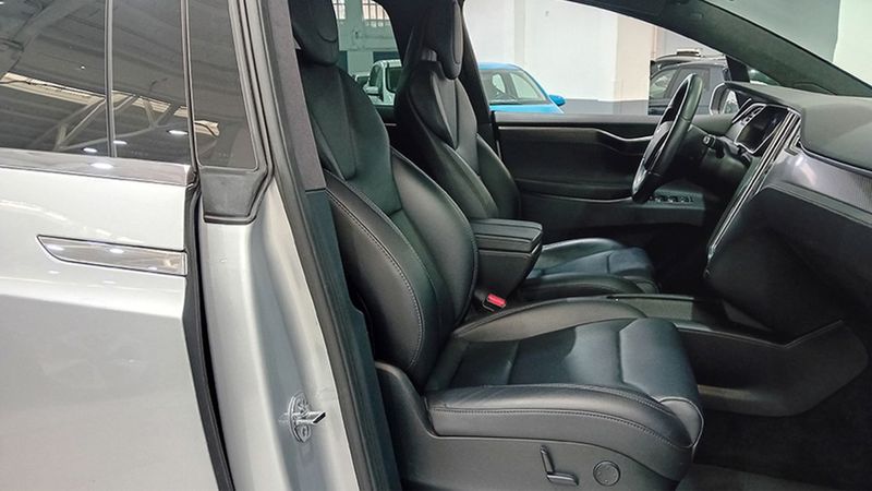 Tesla Model X • 2018 • 68,016 km 12