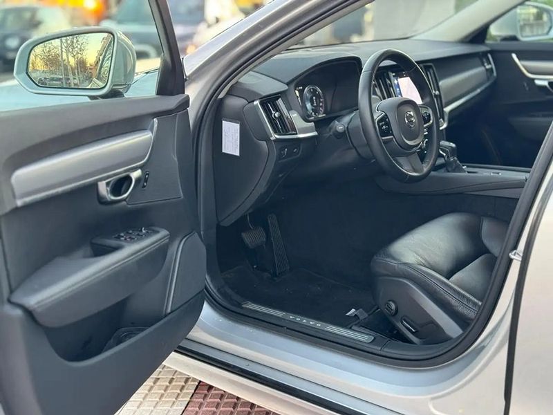 Volvo V90 • 2019 • 79,000 km 5
