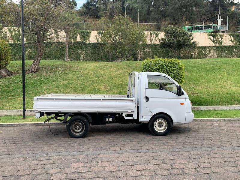 Hyundai H1 • 2010 • 200,000 km 3