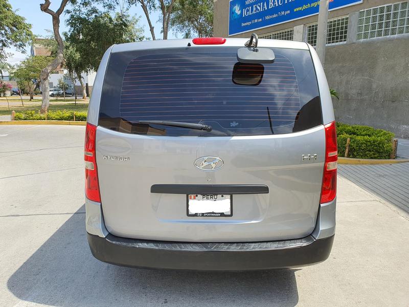 Hyundai H1 Bus • 2012 • 109,000 km 2