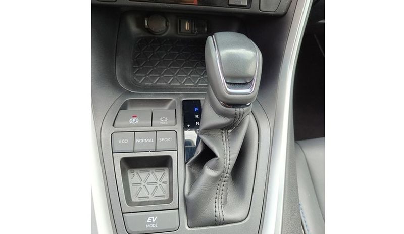 Toyota RAV4 • 2022 • 95,000 km 5