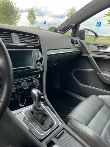 Volkswagen Golf • 2016 • 54,000 km 10