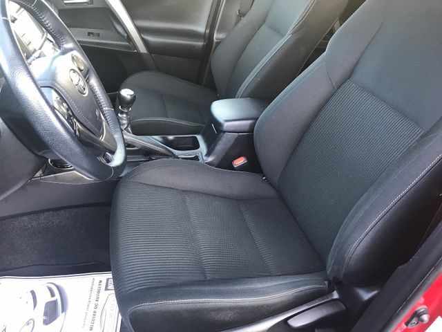 Toyota RAV4 • 2015 • 92,000 km 3