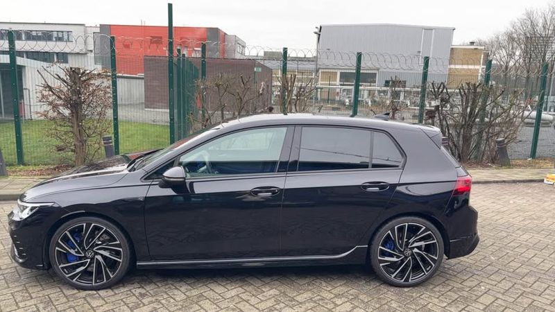 Volkswagen Golf R • 2022 • 43,000 km 2