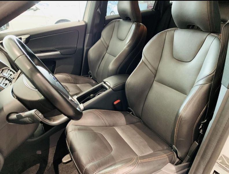 Volvo XC60 • 2016 • 106,000 km 4