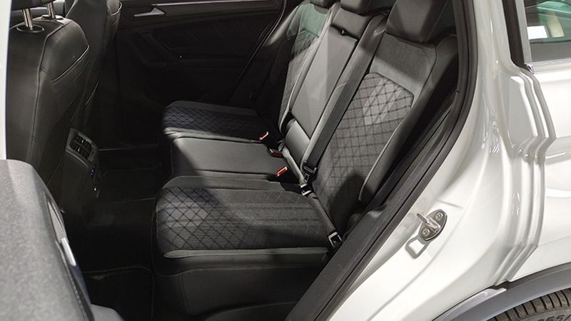 Volkswagen Tiguan • 2024 • 10,608 km 9