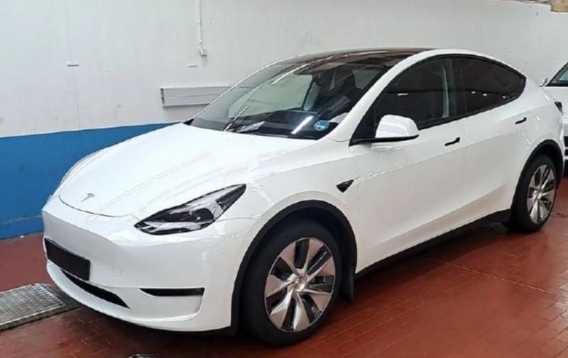 Tesla Model Y • 2022 • 25,000 km 3