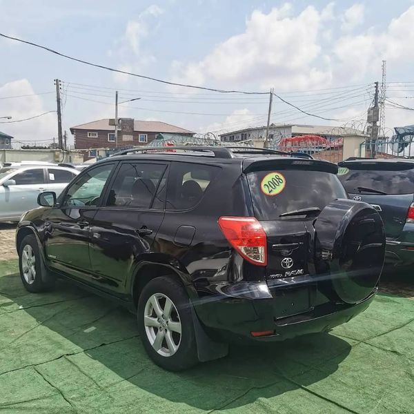 Toyota RAV4 • 2008 • 14 km 3