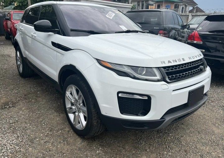 Land Rover Range Rover Velar • 2016 • 3 km 1