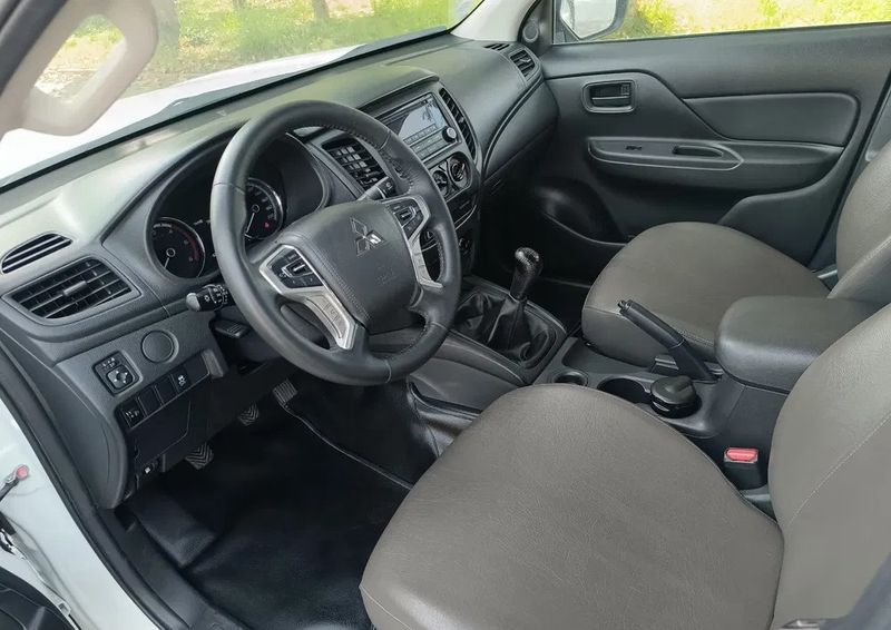 Mitsubishi L200 • 2020 • 28,000 km 3