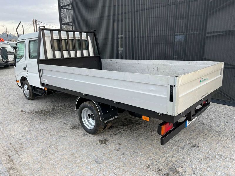 Toyota Dyna • 2002 • 280,000 km 2