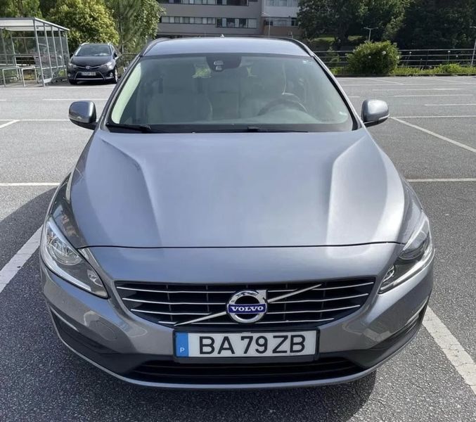 Volvo V60 • 2015 • 155,000 km 1