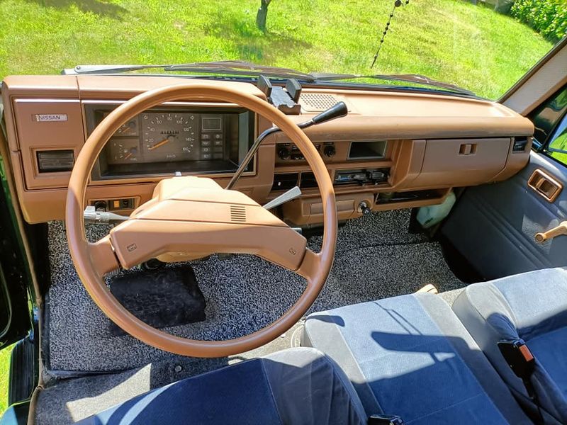 Nissan Urvan • 1998 • 98,000 km 4