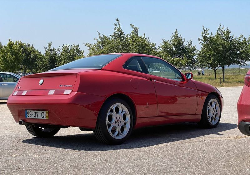 Alfa Romeo GTV • 2000 • 249,999 km 1
