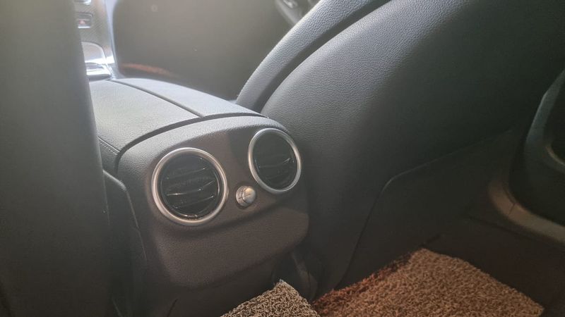 Mercedes-Benz C-Class • 2015 • 98,000 km 19