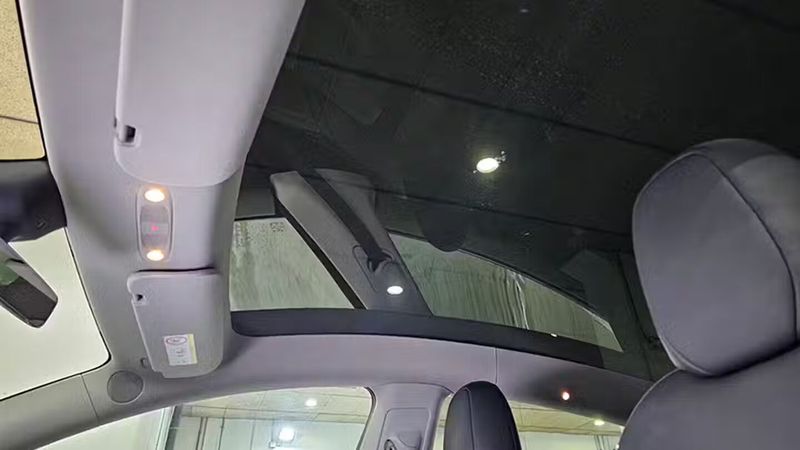 Tesla Model Y • 2024 • 7,925 km 7