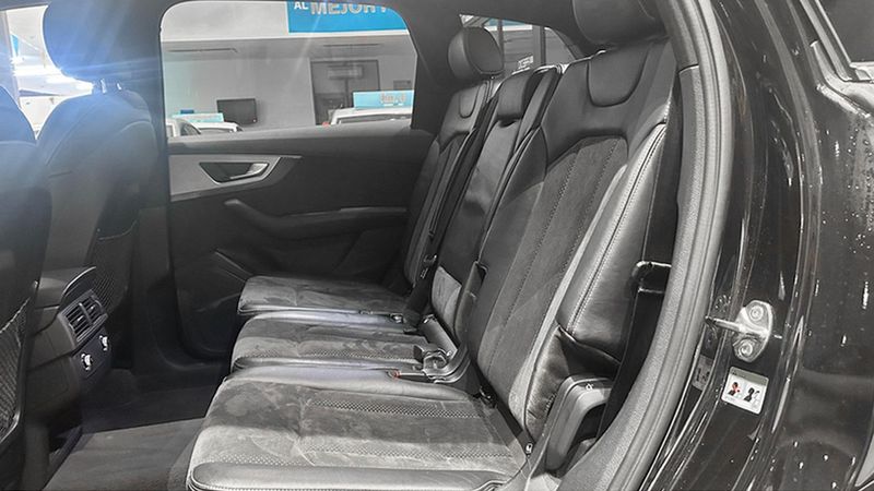 Audi Q7 • 2017 • 78,000 km 12