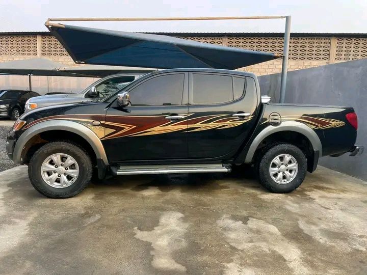Mitsubishi L200 • 2019 • 27,000 km 2