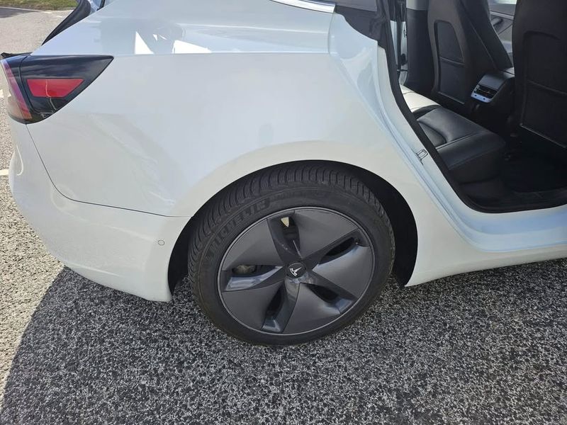 Tesla Model 3 • 2020 • 192,000 km 2